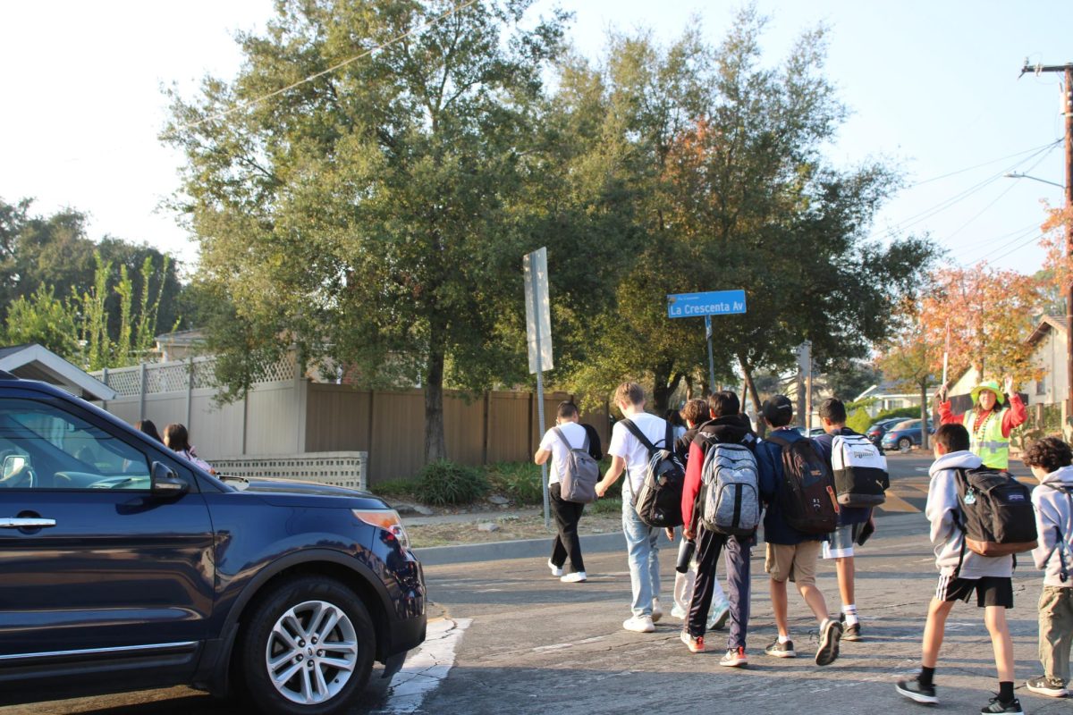 Rosemont students walk across Los Olivos without crosswalk.